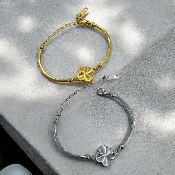 Diamond Cut Single Clover Bar Bracelet