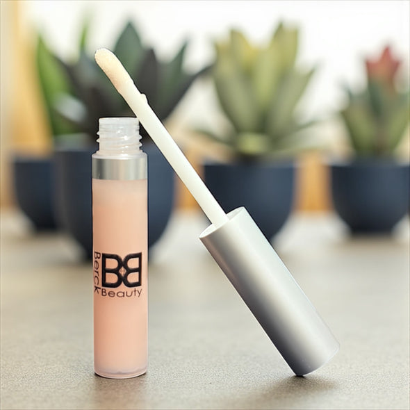 BB Plumped & Pouty Lip Treatment Wand Application