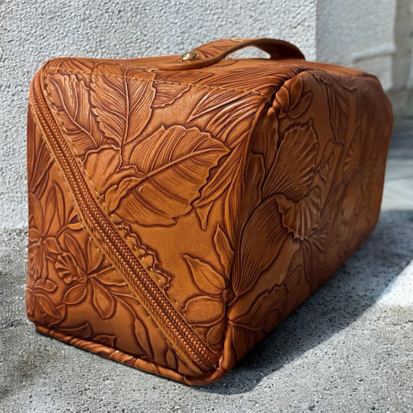 BB Limited Edition Holiday Makeup Case Bundle 🎄ONLY $98!! $245 Value! $147 Discounted at Checkout!!